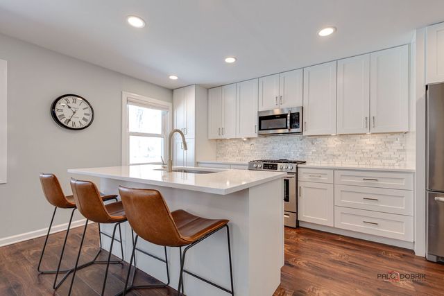 1011 N HADDOW Avenue, Arlington Heights, IL 60004