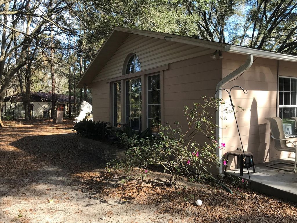 Image 6 of property listing at 10814 SW 89TH COURT, Gainesville, FL 32608