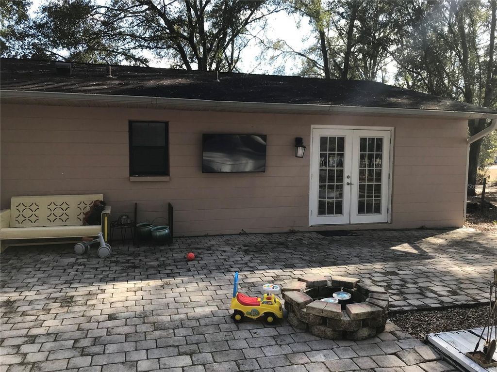 Image 7 of property listing at 10814 SW 89TH COURT, Gainesville, FL 32608