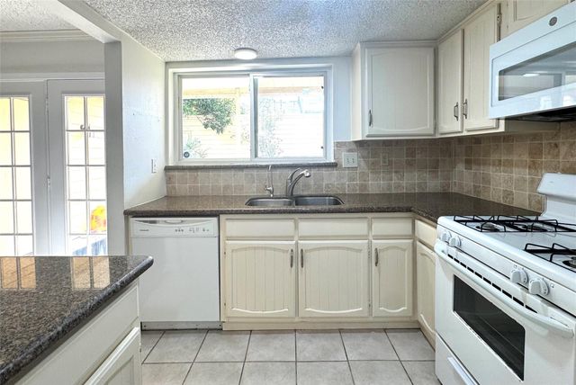 6505 Gambier Lane, Bellaire, TX 77401