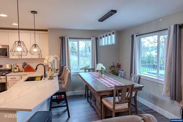 780 778 E Jefferson St, Stayton, OR 97383