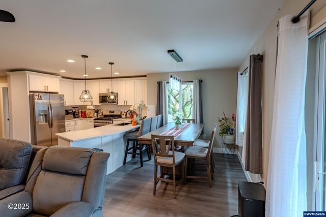 780 778 E Jefferson St, Stayton, OR 97383