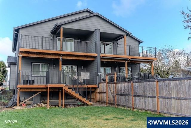 780 778 E Jefferson St, Stayton, OR 97383