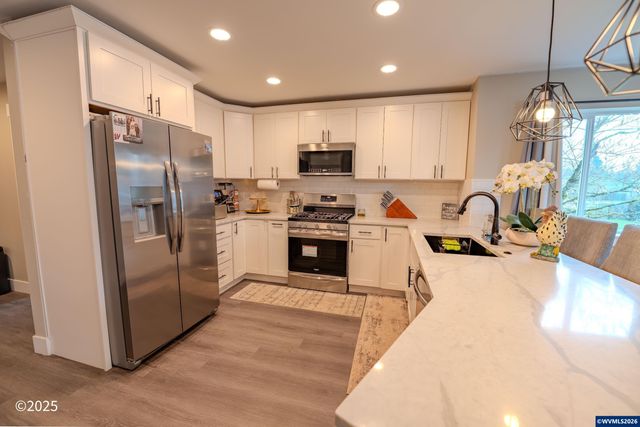 780 778 E Jefferson St, Stayton, OR 97383