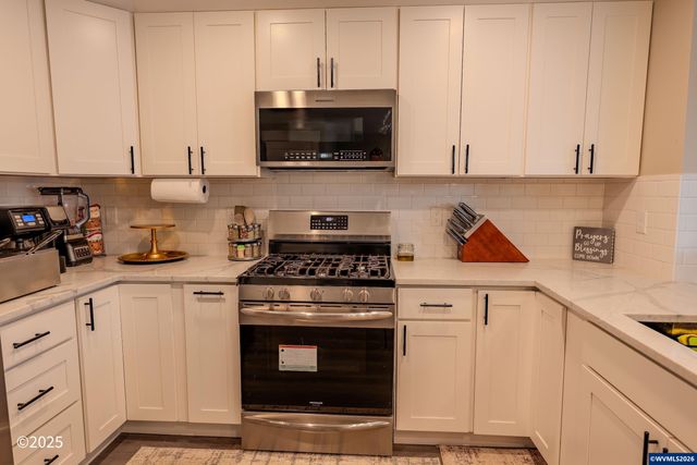 780 778 E Jefferson St, Stayton, OR 97383