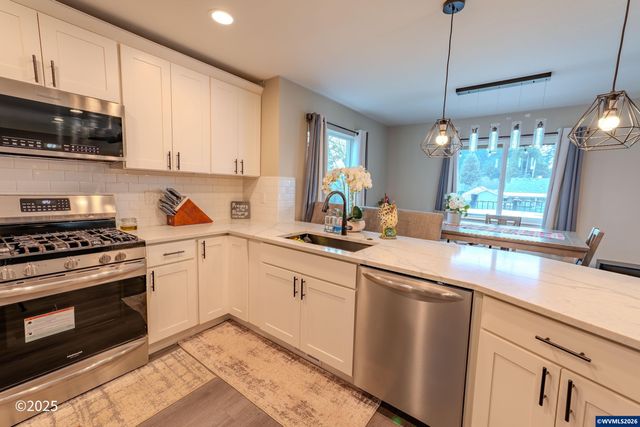 780 778 E Jefferson St, Stayton, OR 97383