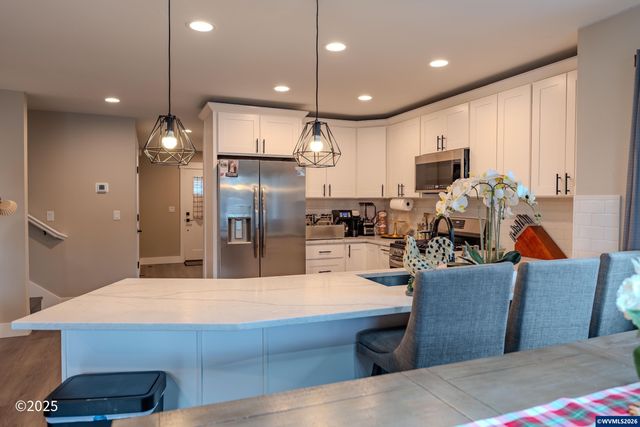 780 778 E Jefferson St, Stayton, OR 97383