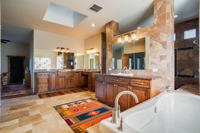 22 Tierra Monte Drive NE, Albuquerque, NM 87122