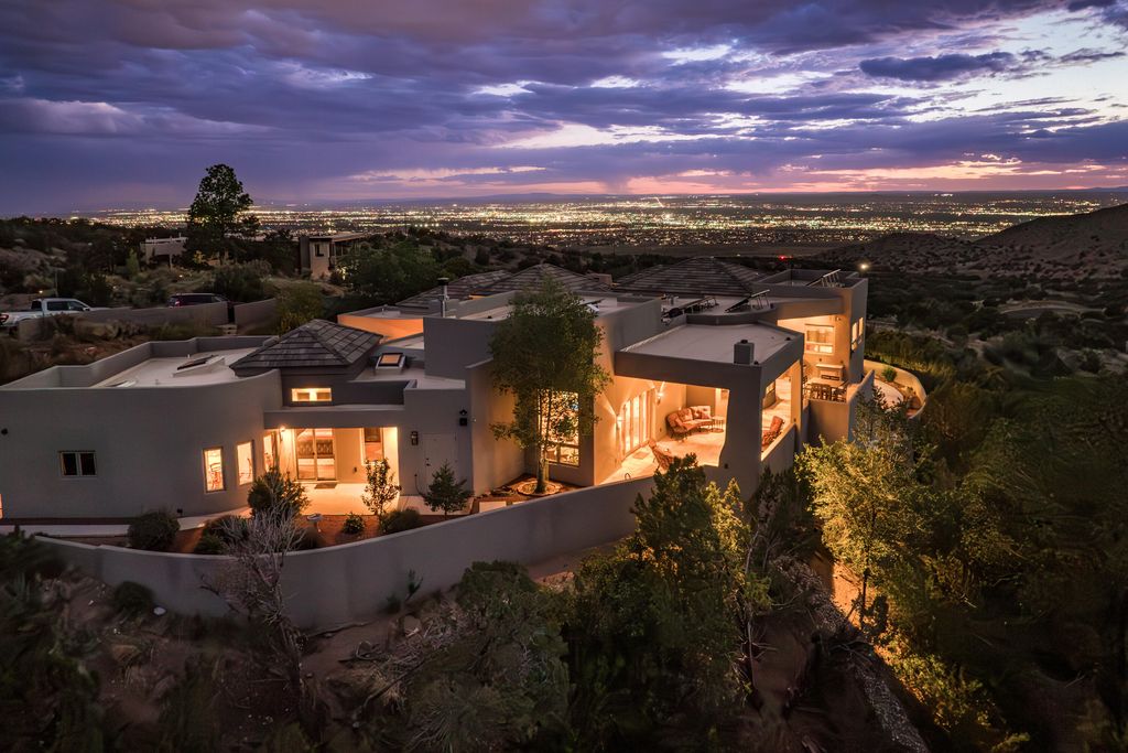 22 Tierra Monte Drive NE, Albuquerque, NM 87122