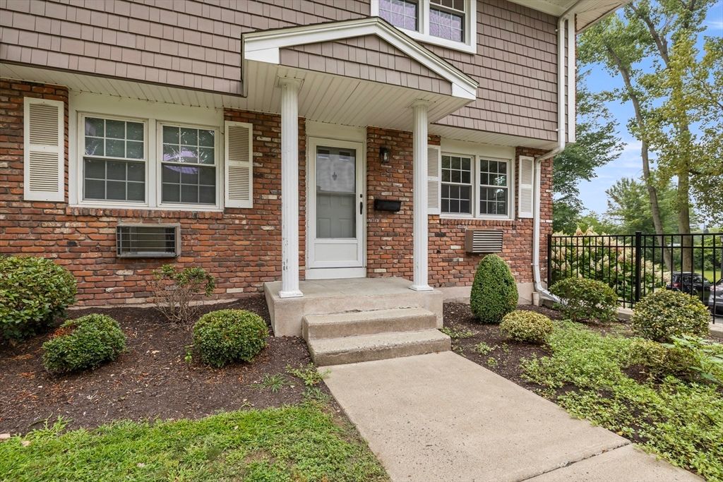 418 Meadow St 15D, Agawam, MA 01001