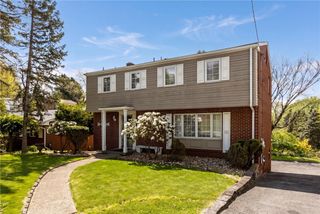 20 Greenwood Rd, Forest Hills Boro, PA 15221