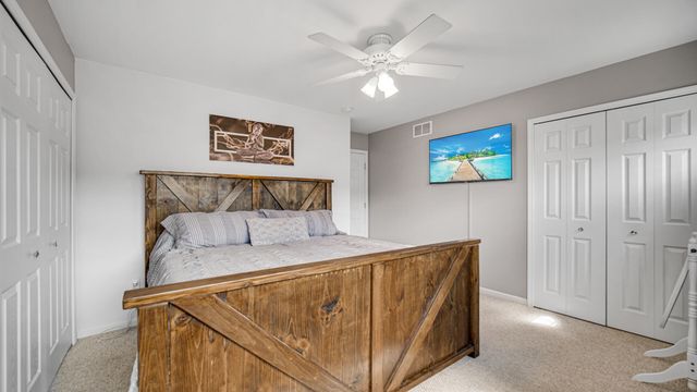 1818 Golden Oak Court, Crown Point, IN 46307