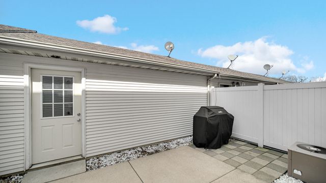 1818 Golden Oak Court, Crown Point, IN 46307