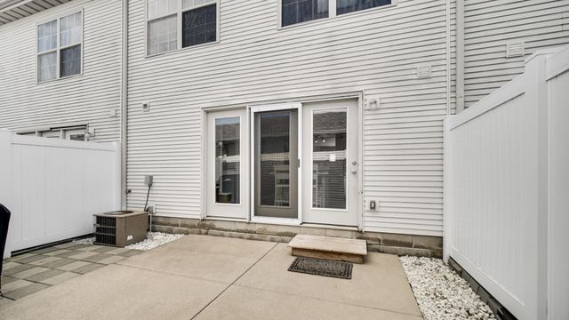 1818 Golden Oak Court, Crown Point, IN 46307