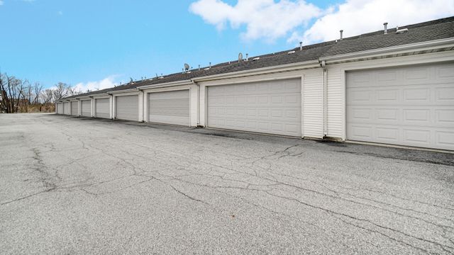 1818 Golden Oak Court, Crown Point, IN 46307