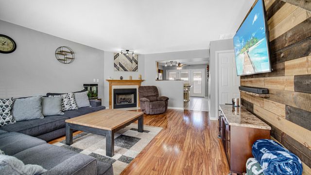 1818 Golden Oak Court, Crown Point, IN 46307