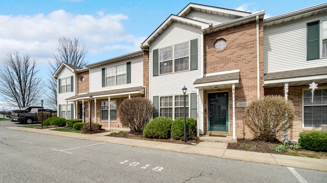 1818 Golden Oak Court, Crown Point, IN 46307