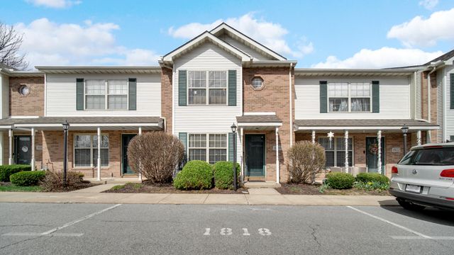 1818 Golden Oak Court, Crown Point, IN 46307