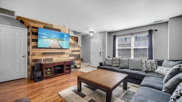 1818 Golden Oak Court, Crown Point, IN 46307