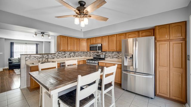 1818 Golden Oak Court, Crown Point, IN 46307