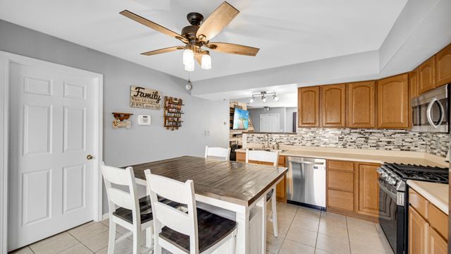 1818 Golden Oak Court, Crown Point, IN 46307