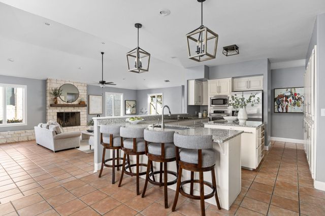 2433 Founders CIR, Spicewood, TX 78669