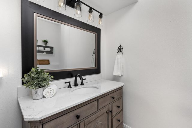 2433 Founders CIR, Spicewood, TX 78669