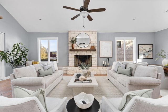 2433 Founders CIR, Spicewood, TX 78669