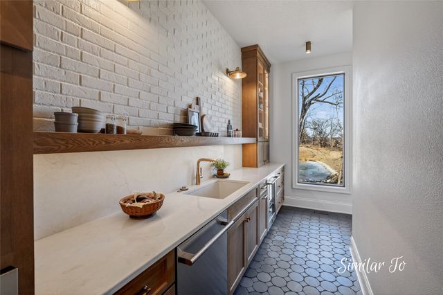 4649 176th Court, Urbandale, IA 50132