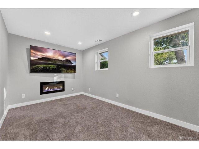 1661 S Walden Ct, Aurora, CO 80017