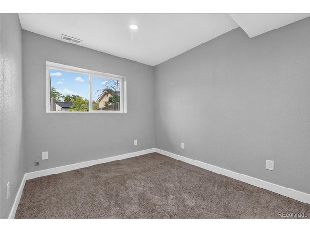 1661 S Walden Ct, Aurora, CO 80017