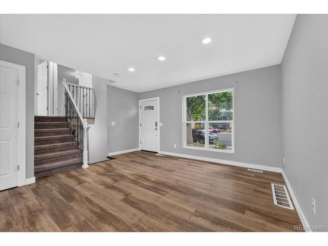1661 S Walden Ct, Aurora, CO 80017