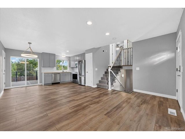 1661 S Walden Ct, Aurora, CO 80017