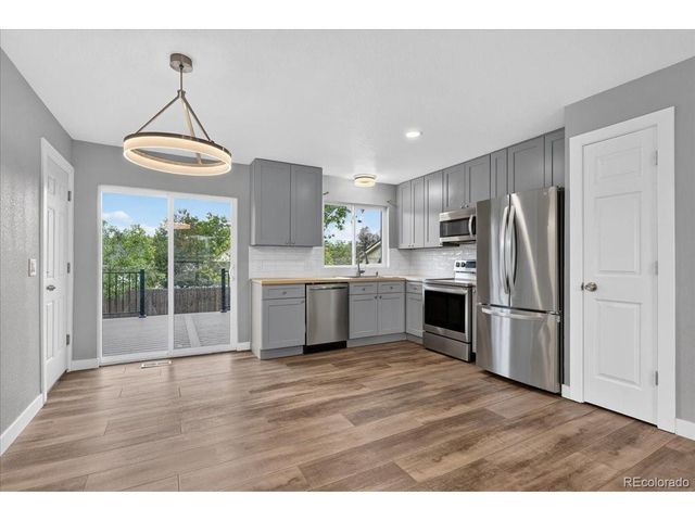 1661 S Walden Ct, Aurora, CO 80017