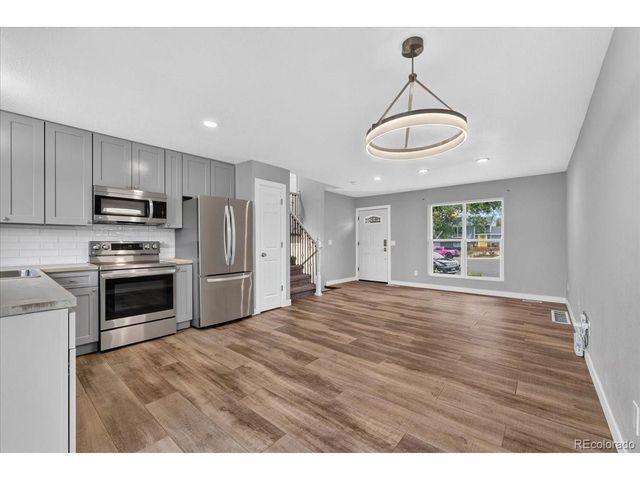 1661 S Walden Ct, Aurora, CO 80017