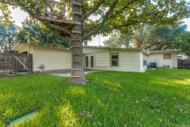 327 CALUMET PL, San Antonio, TX 78209