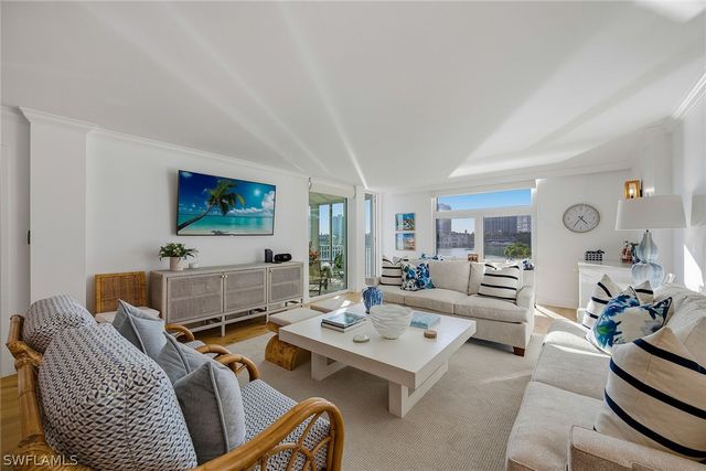 400 Park Shore DR 400, Naples, FL 34103