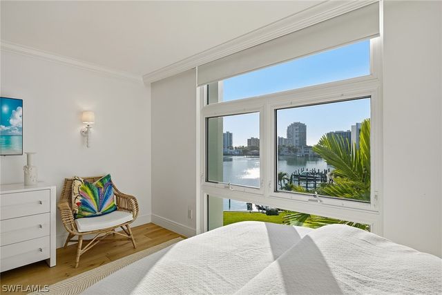 400 Park Shore DR 400, Naples, FL 34103