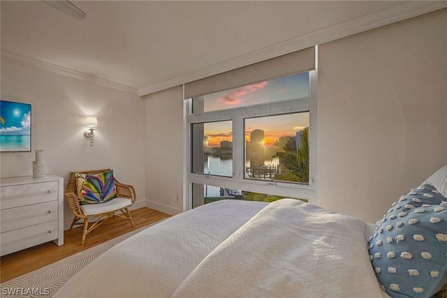 400 Park Shore DR 400, Naples, FL 34103