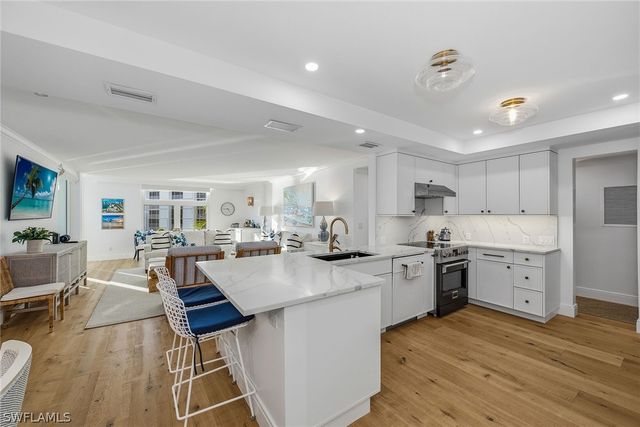 400 Park Shore DR 400, Naples, FL 34103