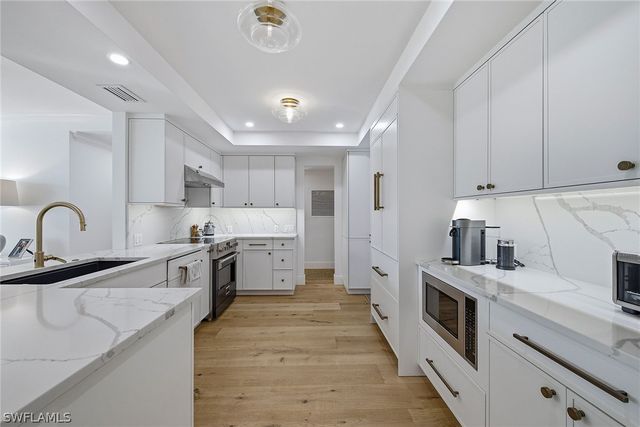 400 Park Shore DR 400, Naples, FL 34103