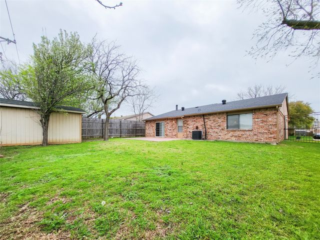 7216 Lancashire Drive, North Richland Hills, TX 76182