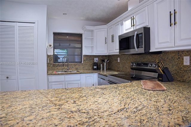 13238 NW 8th Ter, Miami, FL 33182