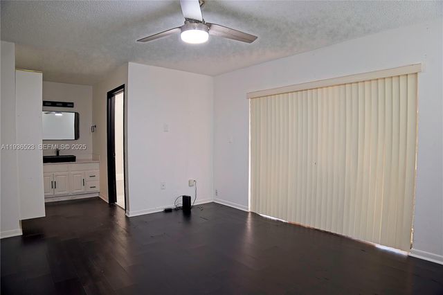 13238 NW 8th Ter, Miami, FL 33182