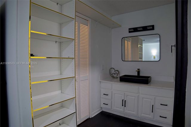 13238 NW 8th Ter, Miami, FL 33182