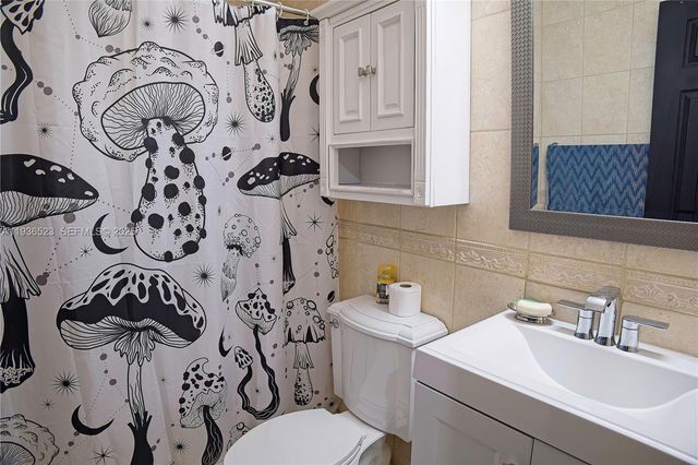 13238 NW 8th Ter, Miami, FL 33182