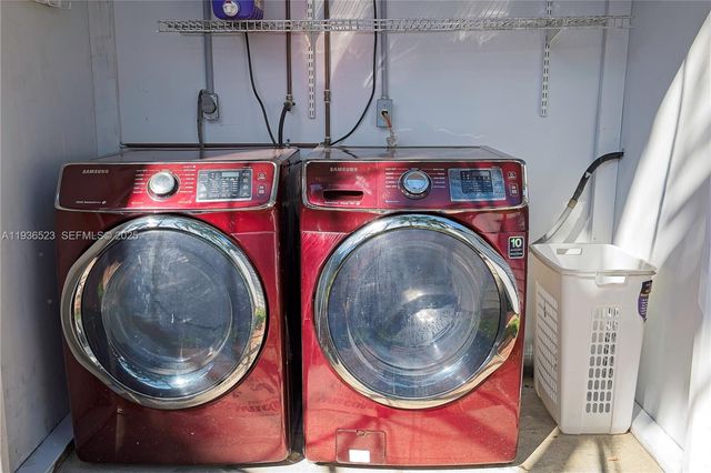 13238 NW 8th Ter, Miami, FL 33182