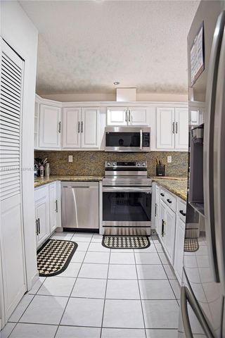 13238 NW 8th Ter, Miami, FL 33182