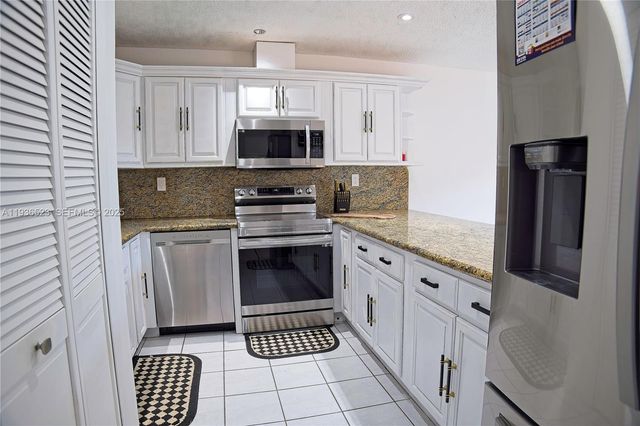 13238 NW 8th Ter, Miami, FL 33182