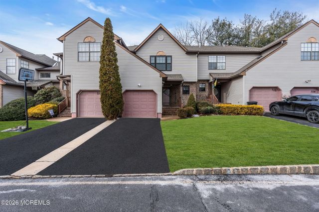 324 Oak Knoll Drive, Englishtown, NJ 07726